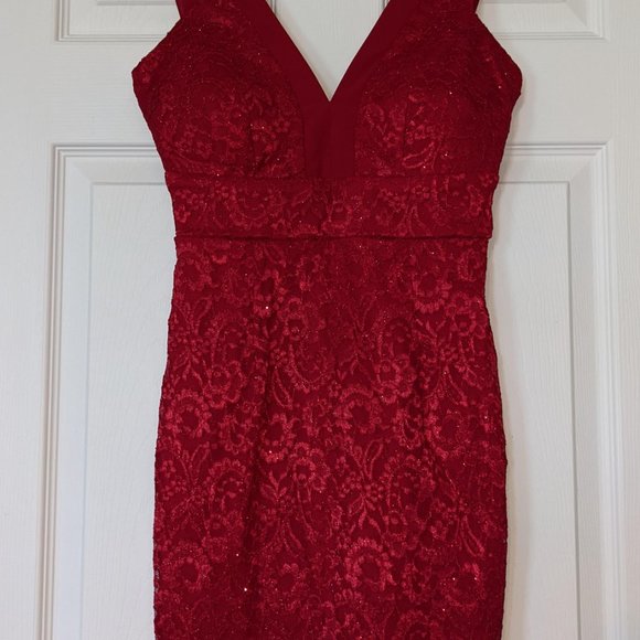 Homecoming Dress - Red Lace Form Fitting  with V Front Glitter & Lace  - Size 7 - Picture 6 of 16
